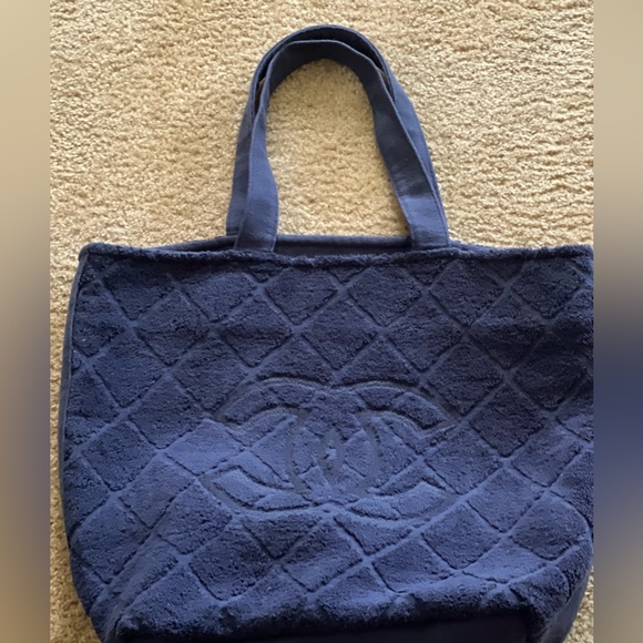 Chic Navy Blue Chanel Tote Bag - Picture 1 of 4